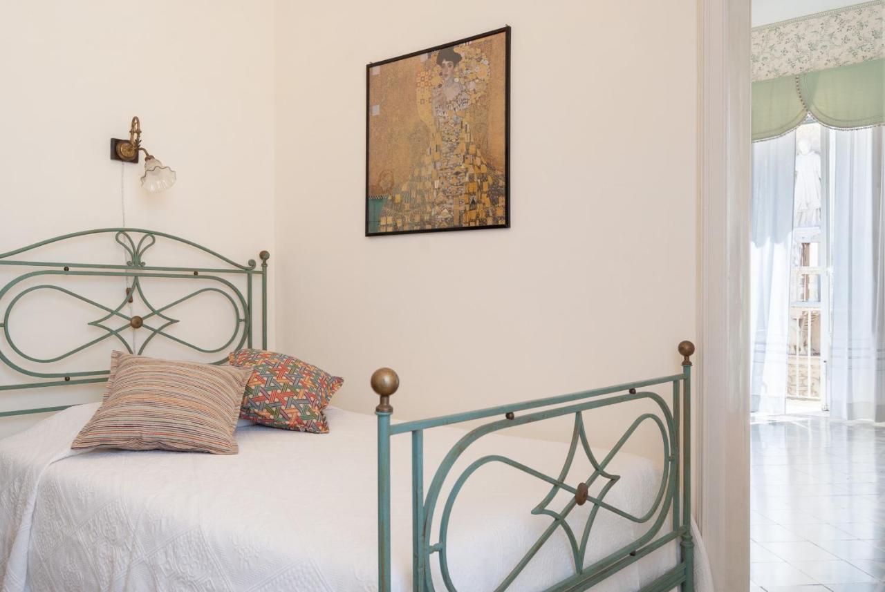 B&B Risveglio Col Rosone Lecce Luaran gambar